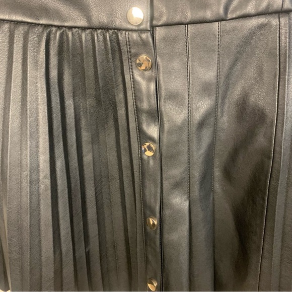 ZARA Vegan Faux Leather Side Gold Button Pleated Skirt - Picture 12 of 13